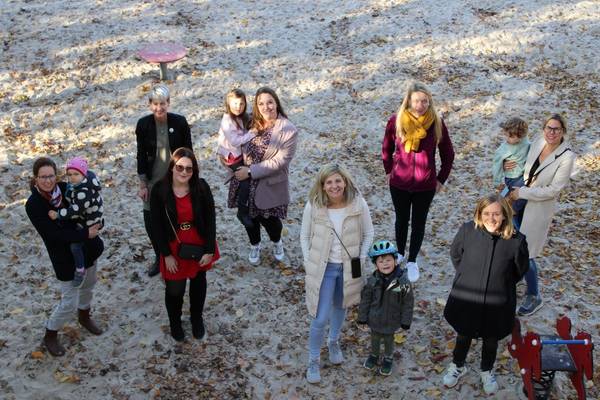V.l.n.r.: Anja Heckenbach, Claudia Kloth, Katja Wilhelm, Juliane Schauer mit Leni, Iris Baumann mit Paul, Grit Schäfer, Silke Austermann und Nathalie Baum mit Niklas    | V.l.n.r.: Anja Heckenbach, Claudia Kloth, Katja Wilhelm, Juliane Schauer mit Leni, Iris Baumann mit Paul, Grit Schäfer, Silke Austermann und Nathalie Baum mit Niklas   