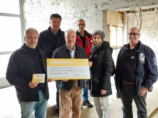 Übergabe des Spendenchecks der Firma Vossko an die städtische Kindertagesstätte Rappelkiste. Foto: Stadt Bad Neuenahr-Ahrweiler | Übergabe des Spendenchecks der Firma Vossko an die städtische Kindertagesstätte Rappelkiste. Foto: Stadt Bad Neuenahr-Ahrweiler