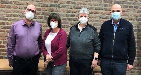 Foto: (Von links) F. Maciolok, DigiBo, I. Neubusch, Gemeindeschwester plus, E. Hohls, Digibo, W. Borschbach, Digibo. Nicht auf dem Foto sind Marion Surrey, HdF/MGH; K. Hoffmann, DigiBo, M. Kaut, DigiBo) Bildquelle: HdF/MGH | Foto: (Von links) F. Maciolok, DigiBo, I. Neubusch, Gemeindeschwester plus, E. Hohls, Digibo, W. Borschbach, Digibo. Nicht auf dem Foto sind Marion Surrey, HdF/MGH; K. Hoffmann, DigiBo, M. Kaut, DigiBo) Bildquelle: HdF/MGH