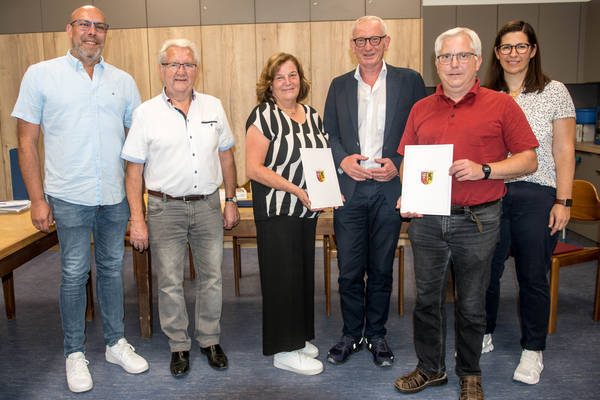 Holger Schneider, Edgar Flohe, Ortsvorsteherin Petra Lanzerath, Bürgermeister Guido Orthen, Klaus Beu und Natascha Gies (v.l.) Foto: Thomas Schoofs | Holger Schneider, Edgar Flohe, Ortsvorsteherin Petra Lanzerath, Bürgermeister Guido Orthen, Klaus Beu und Natascha Gies (v.l.) Foto: Thomas Schoofs