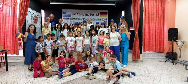 Ahrweiler Grundschüler und Lehrerinnen in Thessaloniki. Foto: Christina Thiel | Ahrweiler Grundschüler und Lehrerinnen in Thessaloniki. Foto: Christina Thiel