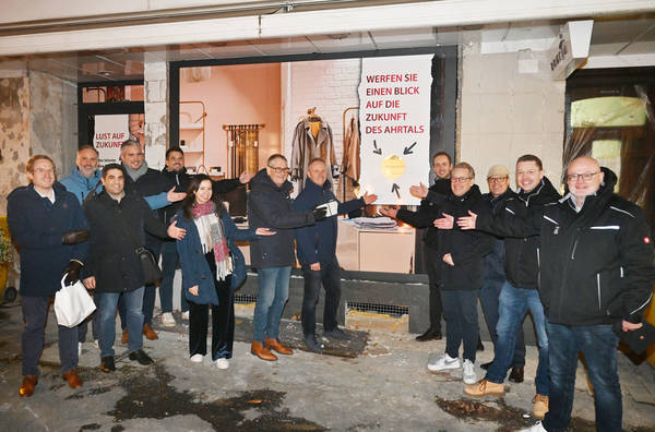 Die Geschäftsführer Andreas Lambeck, Christian Senk und Jan Ritter sowie City-Manager Florian Hüsson stellten und den Aufsichtsratsmitgliedern der ABMG mit ihrem Vorsitzenden Peter Ropertz und dem Ersten Beigeordneten Peter Diewald  das neue Projekt vo | Die Geschäftsführer Andreas Lambeck, Christian Senk und Jan Ritter sowie City-Manager Florian Hüsson stellten und den Aufsichtsratsmitgliedern der ABMG mit ihrem Vorsitzenden Peter Ropertz und dem Ersten Beigeordneten Peter Diewald  das neue Projekt vo