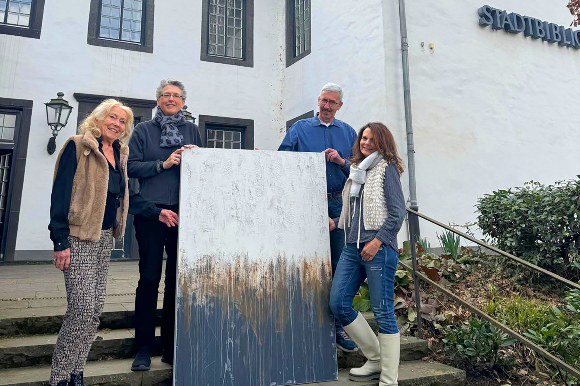 Künstlerin Patricia Groiß, Ausstellungsleiter Werner W. Steber, Dipl. Bibliothekarin Gisela Franz und Eva-Maria Kreuter (Präsidentin der Are Gilde), v.r.