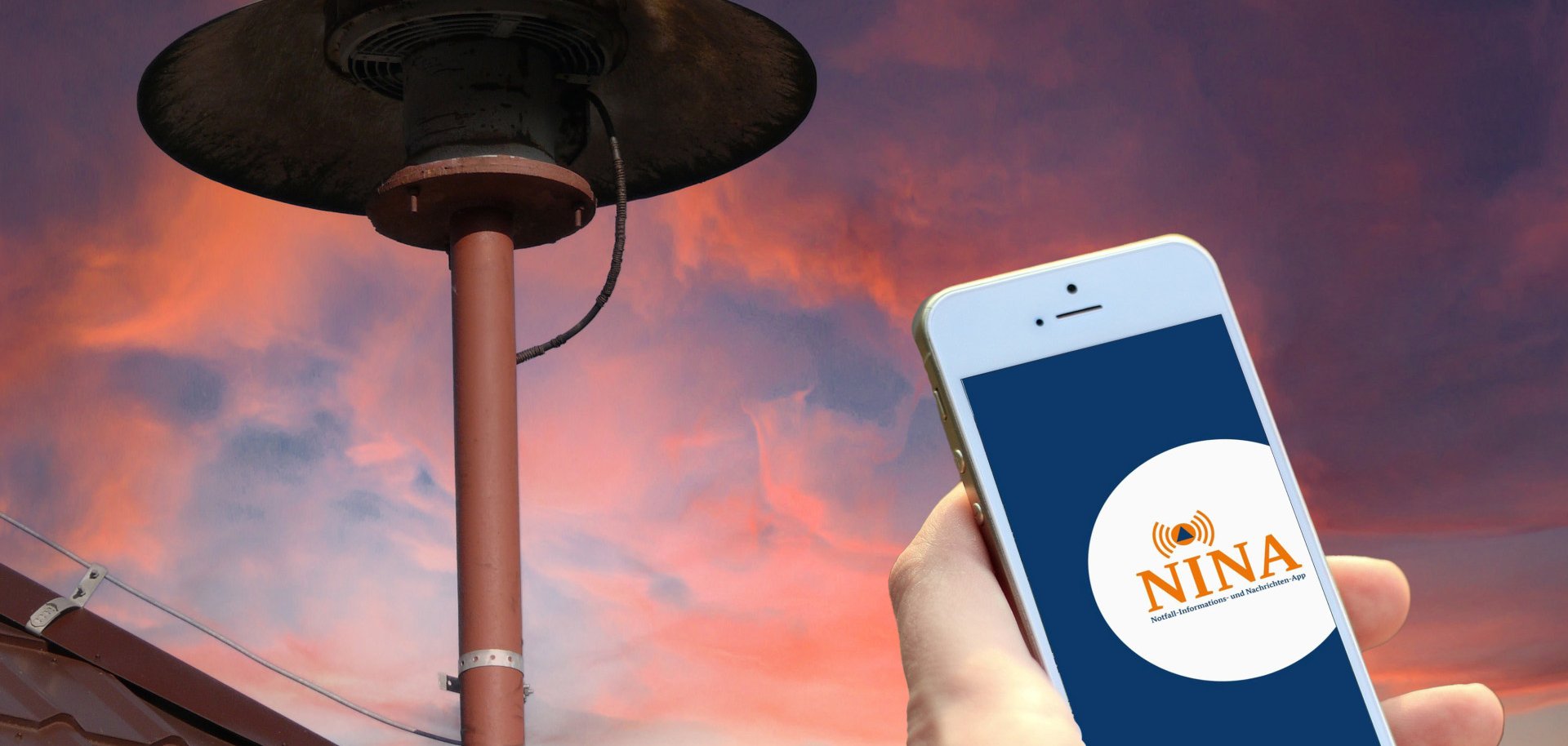 Fotomontage Sirene und Warnapp Nina auf Handy