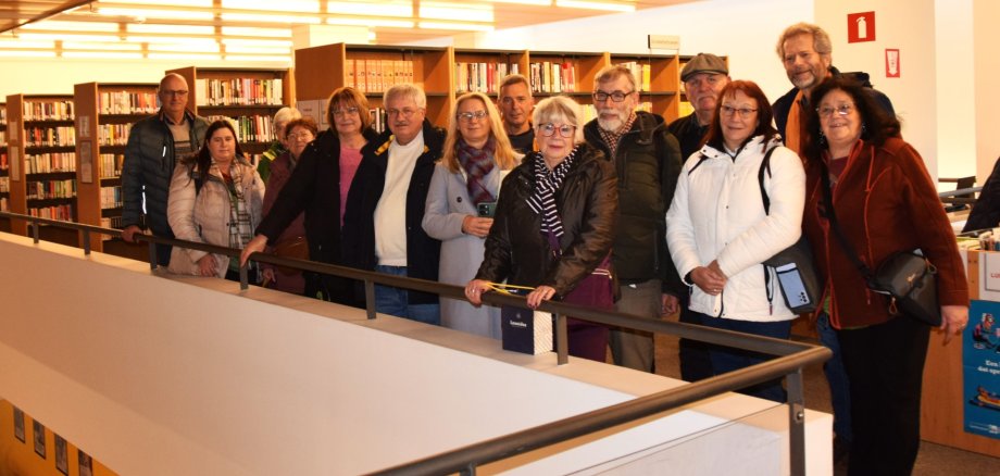 Die Komitee-Mitglieder in der Bibliothek von Brasschaat Die Komitee-Mitglieder in der Bibliothek von Brasschaat