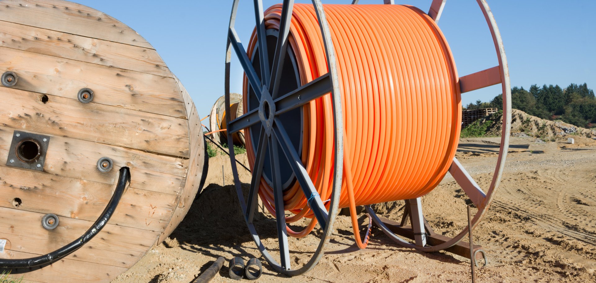 Fiber optic cable roll for broadband internet