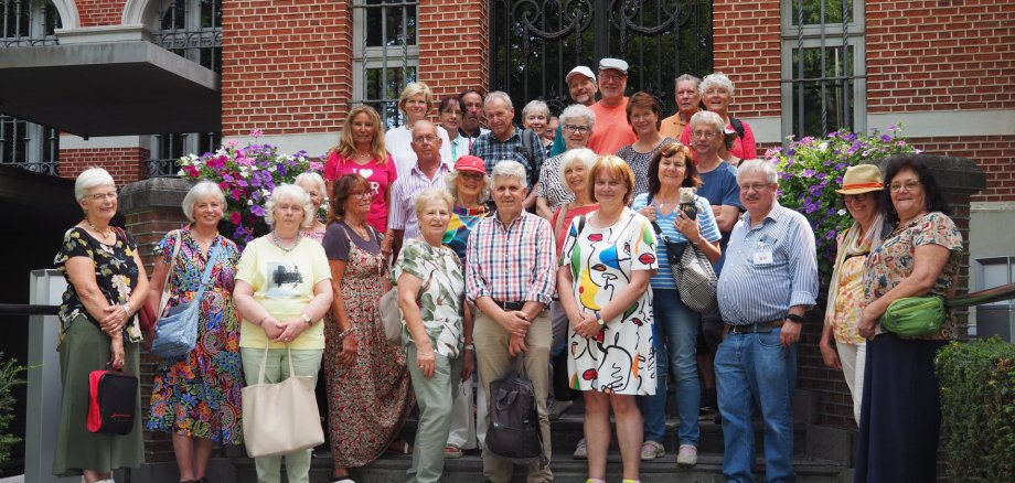 Die Gruppe vor dem „Lokaal Dienstencentrum Antverpia“