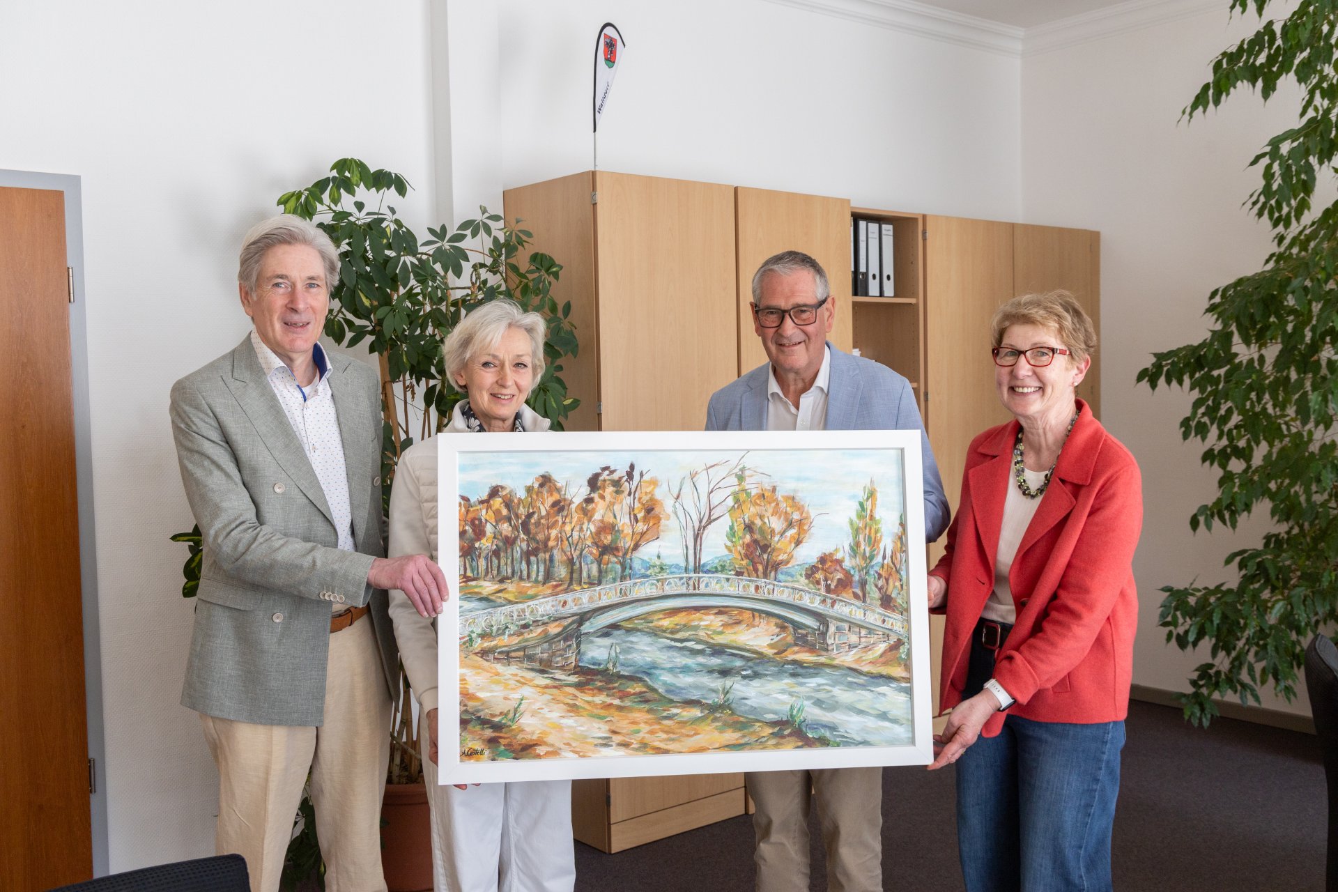 Gemälde-Schenkung durch Künstlerin Angelika Castelli an die Stadtverwaltung