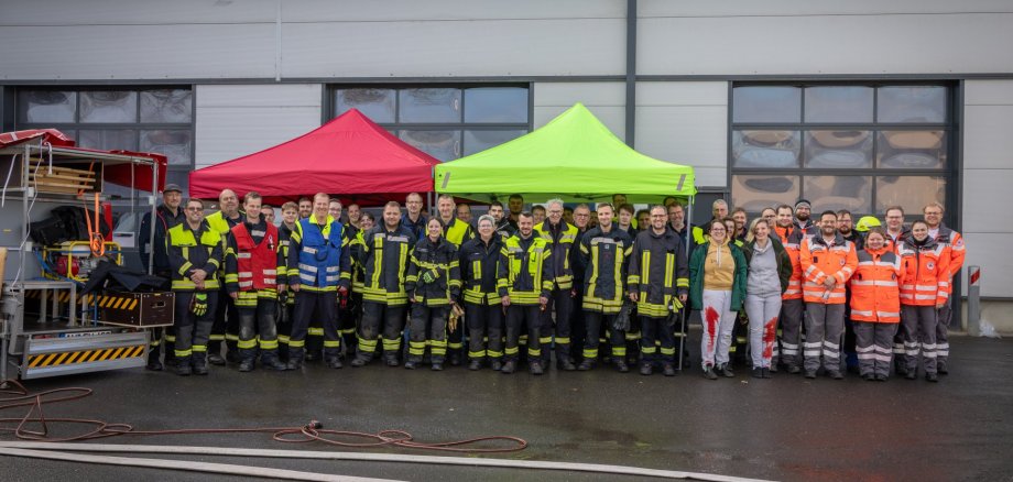 Übung der Freiwilligen Feuerwehren Übung der Freiwilligen Feuerwehren