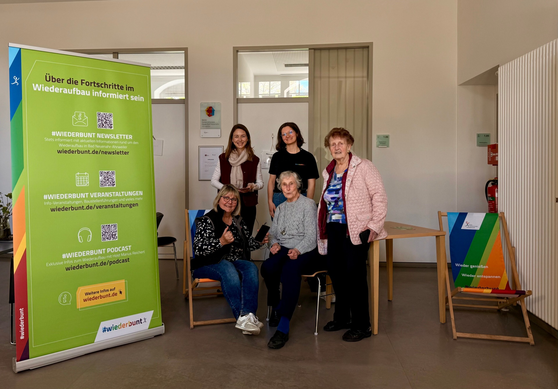 Aufbau einer #wiederbunt-Podcast-Station im Haus der Familie / Mehrgenerationenhaus