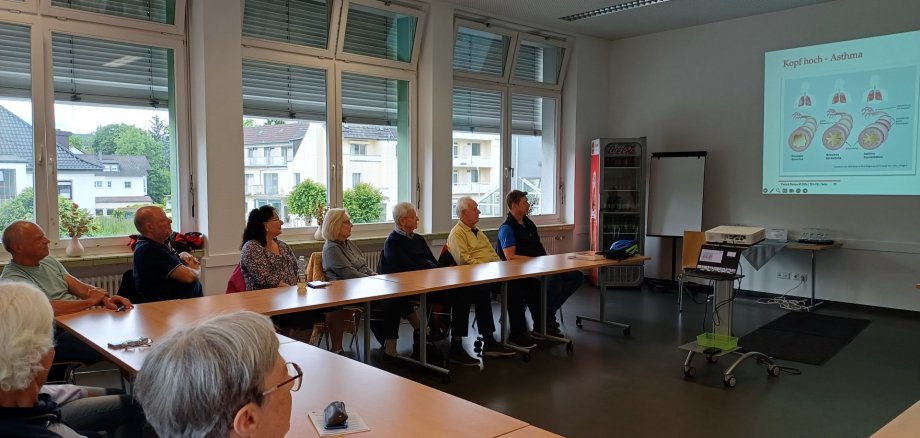 Erste-Hilfe-Veranstaltung für Seniorinnen und Senioren im Haus der Familie / Mehrgenerationenhaus