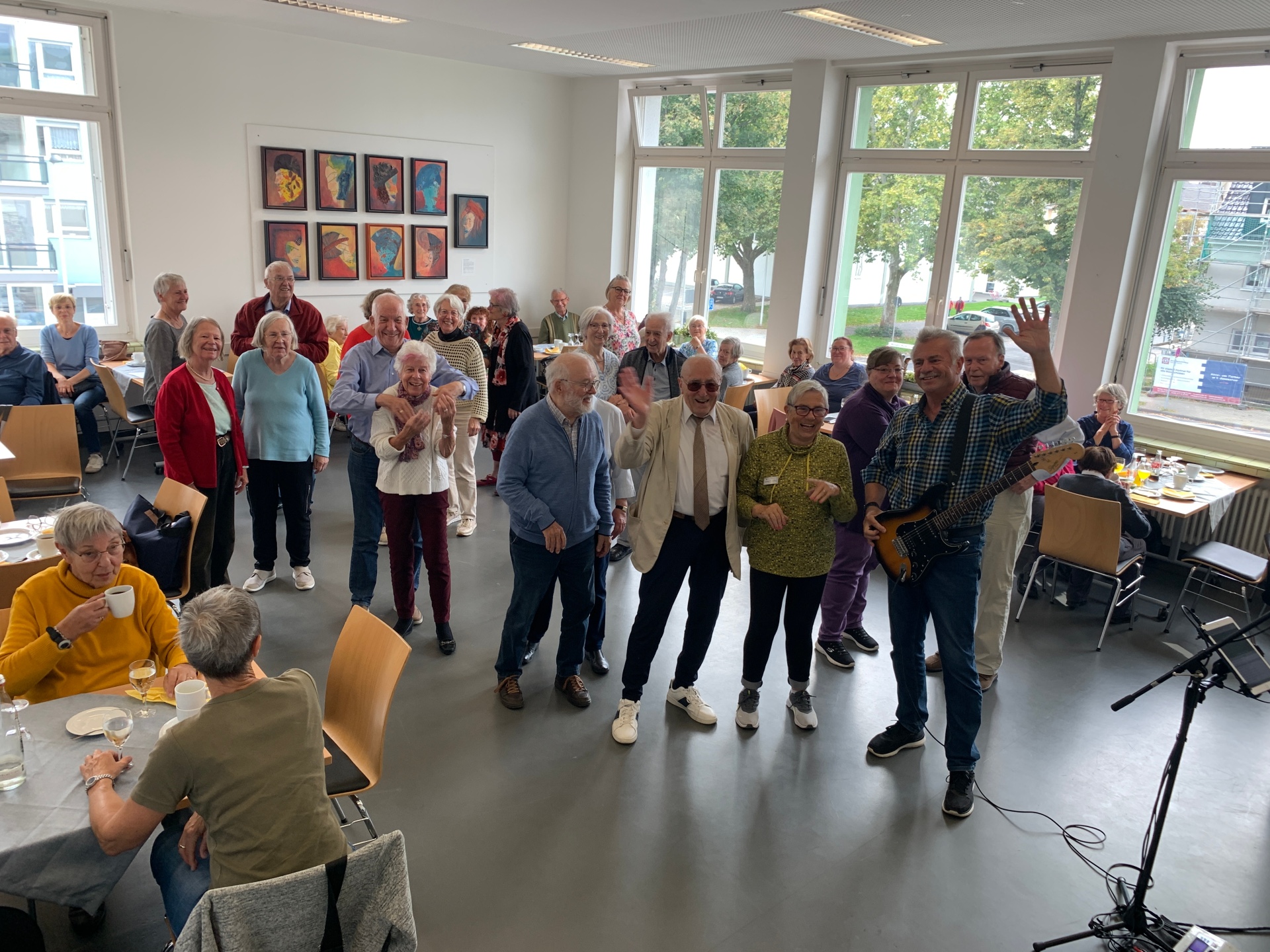 Tanzcafé im Haus der Familie / Mehrgenerationenhaus Tanzcafé im Haus der Familie / Mehrgenerationenhaus