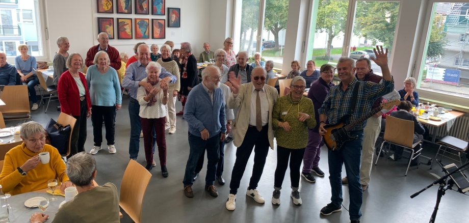 Tanzcafé im Haus der Familie / Mehrgenerationenhaus Tanzcafé im Haus der Familie / Mehrgenerationenhaus
