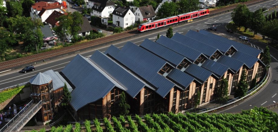 Aus den Weinbergen heraus kaum zu übersehen: Das Museum Roemervilla am Fuße des Ahrweiler Silberberges. Aus den Weinbergen heraus kaum zu übersehen: Das Museum Roemervilla am Fuße des Ahrweiler Silberberges.