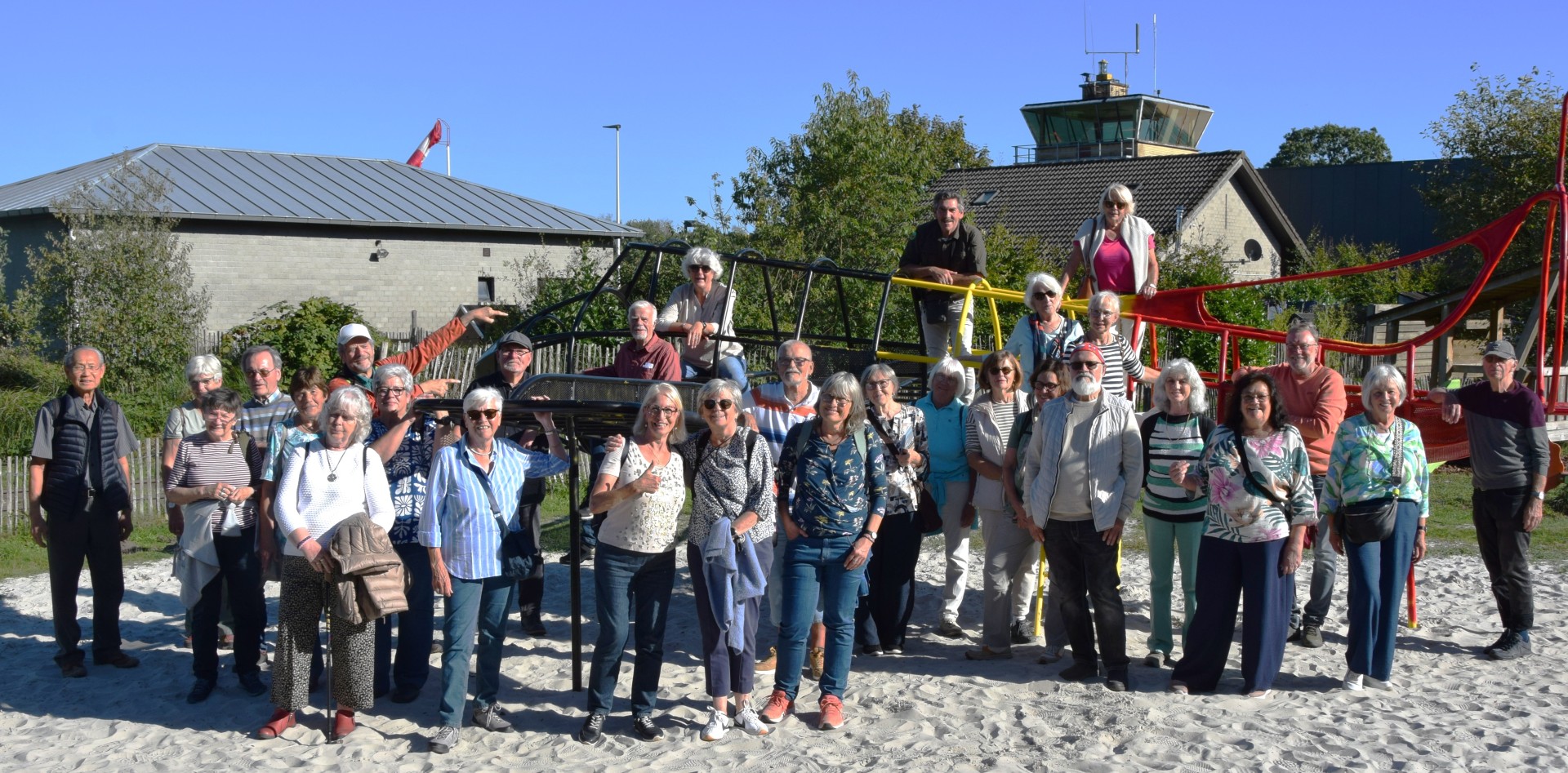 Die Gruppe aus Bad Neuenahr-Ahrweiler vor dem Restaurant Perron Noord Die Gruppe aus Bad Neuenahr-Ahrweiler vor dem Restaurant Perron Noord