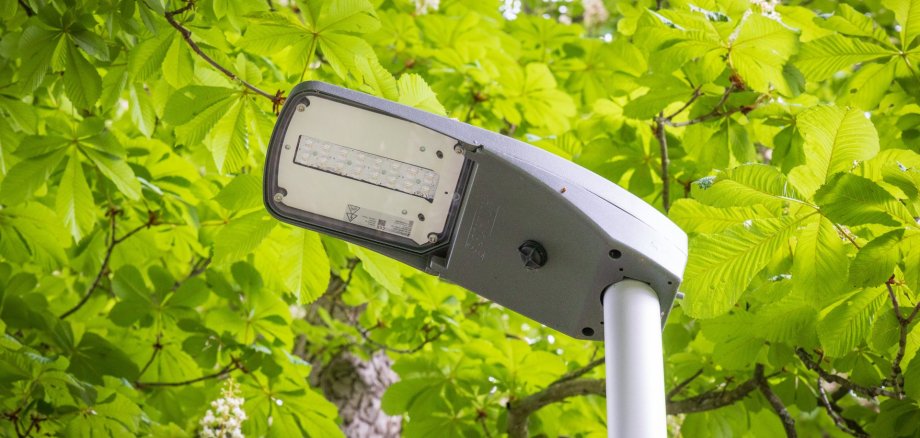 Start der Umrüstung der Straßenbeleuchtung im Stadtgebiet auf LED-Technik Straßenlaterne mit LED-Technik