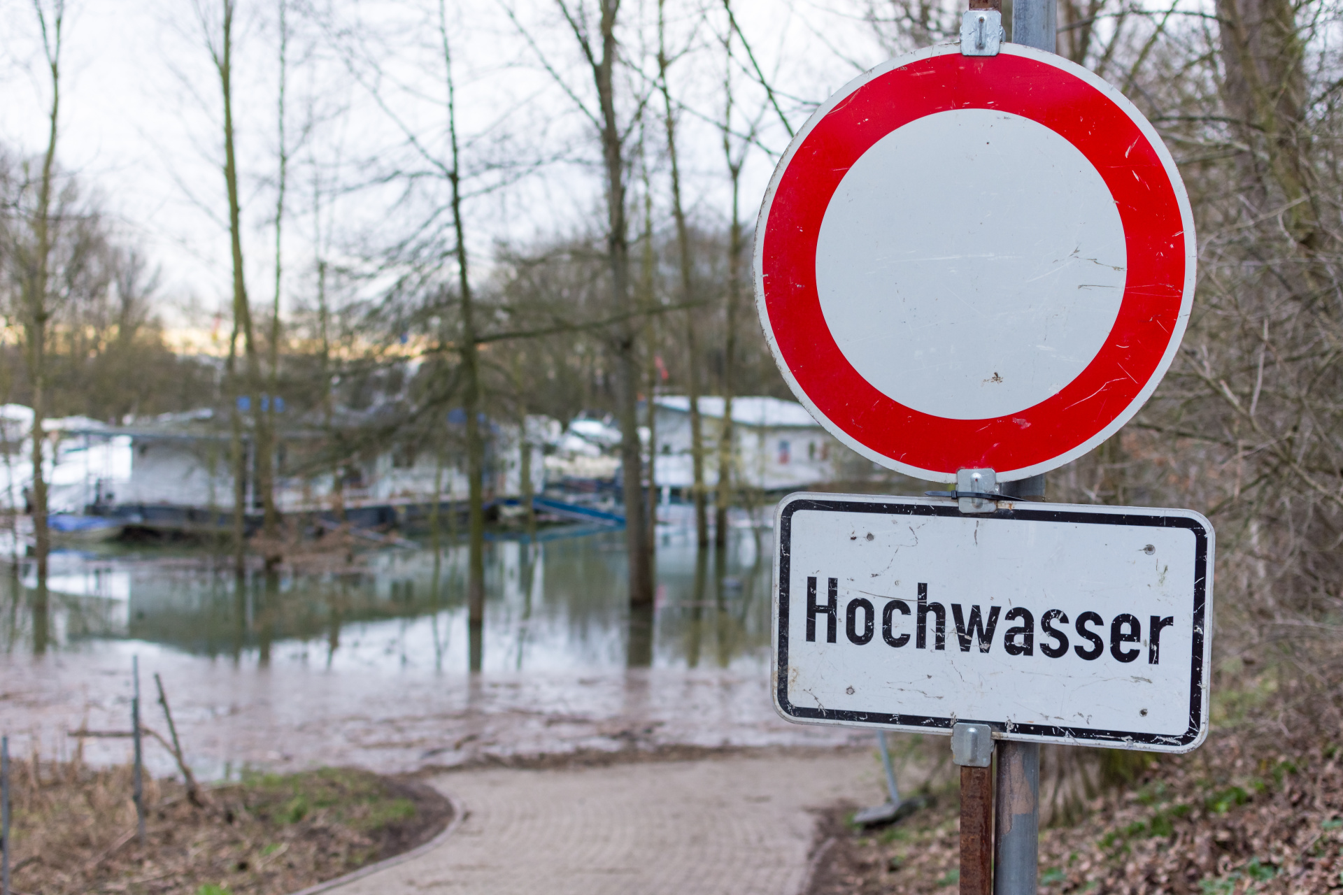 Schild Hochwasser Durchfahrt verboten Schild Hochwasser Durchfahrt verboten