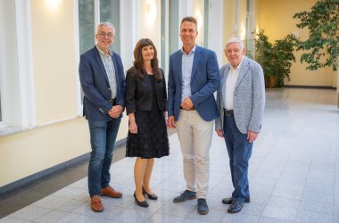 v. l. n. r. Jürgen
Knieps, Gabriele Aßmann, Pascal Rowald und Rudi Frick v. l. n. r. Jürgen Knieps, Gabriele Aßmann, Pascal Rowald und Rudi Frick